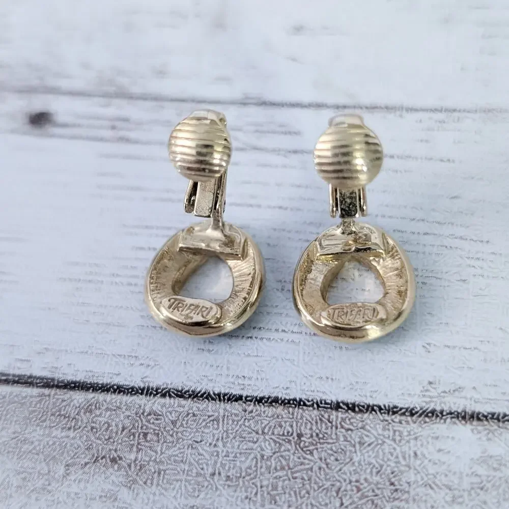 Trifari vintage clip